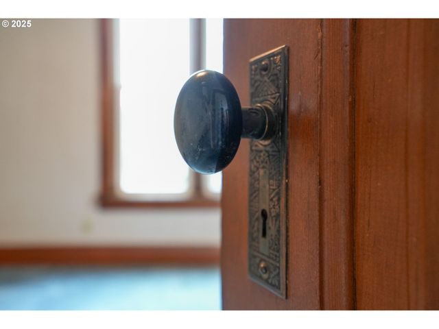 601 S WATER St, Silverton, OR 97381