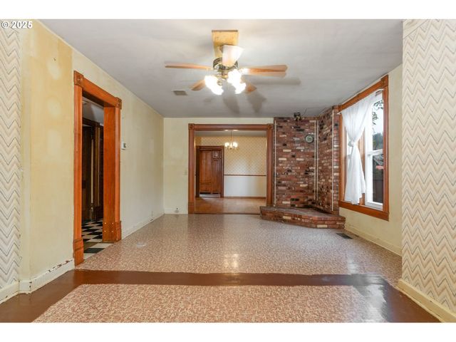 601 S WATER St, Silverton, OR 97381