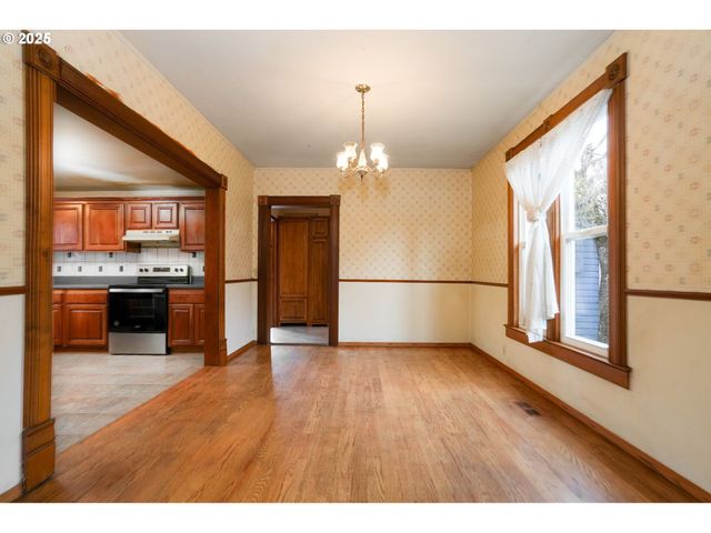 601 S WATER St, Silverton, OR 97381