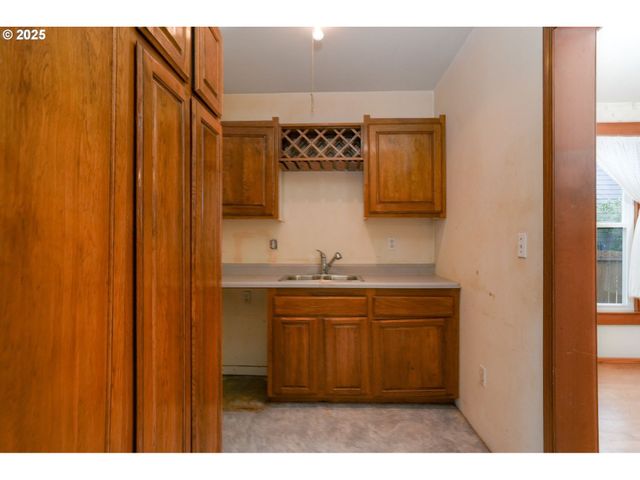 601 S WATER St, Silverton, OR 97381