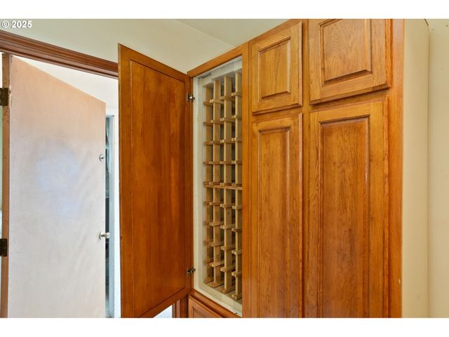 601 S WATER St, Silverton, OR 97381