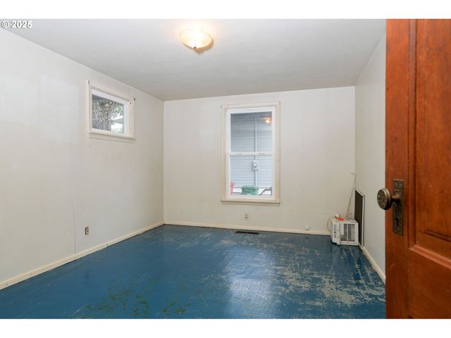 601 S WATER St, Silverton, OR 97381