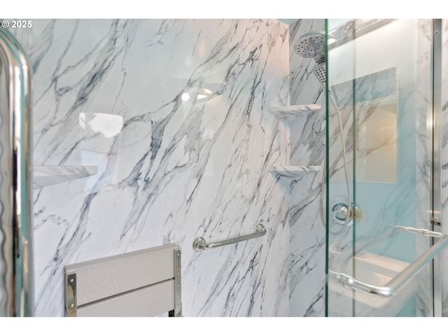 601 S WATER St, Silverton, OR 97381