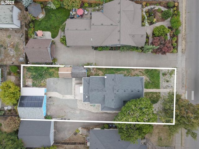 601 S WATER St, Silverton, OR 97381