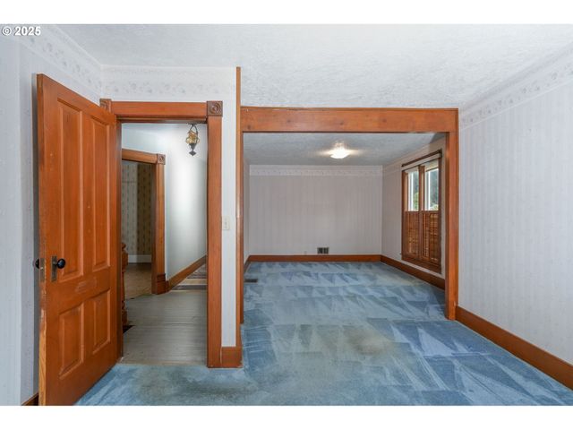 601 S WATER St, Silverton, OR 97381