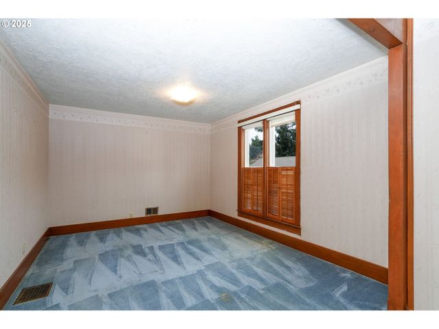 601 S WATER St, Silverton, OR 97381