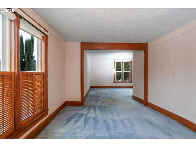 601 S WATER St, Silverton, OR 97381