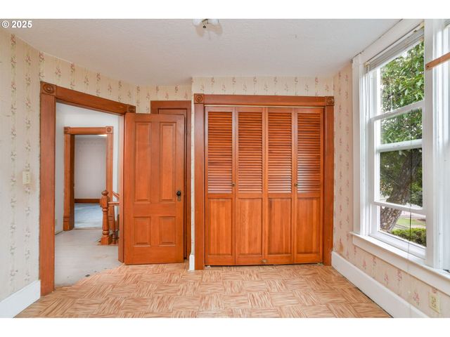 601 S WATER St, Silverton, OR 97381