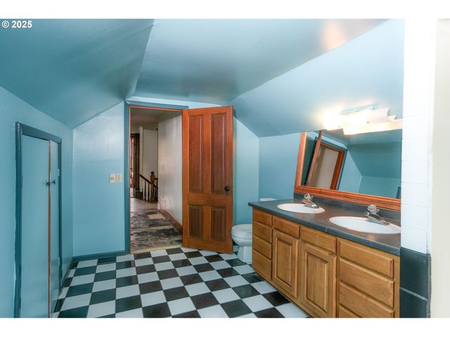 601 S WATER St, Silverton, OR 97381