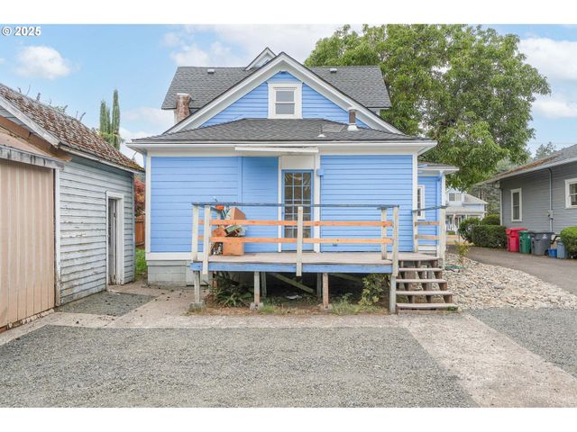 601 S WATER St, Silverton, OR 97381