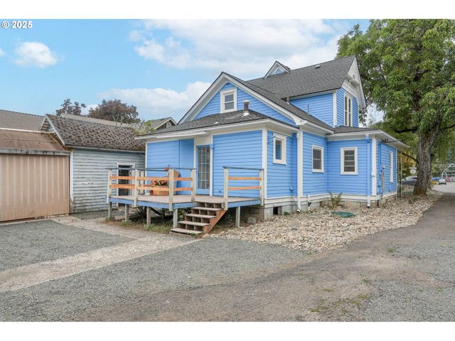 601 S WATER St, Silverton, OR 97381