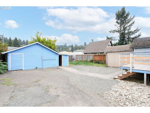 601 S WATER St, Silverton, OR 97381