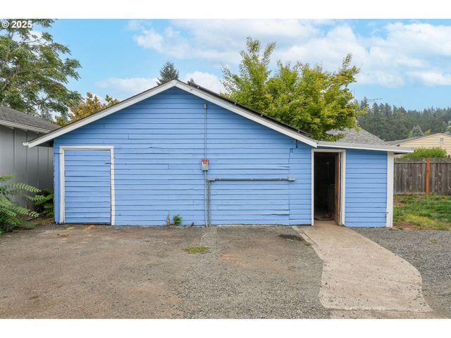 601 S WATER St, Silverton, OR 97381