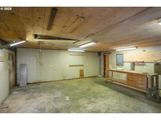 601 S WATER St, Silverton, OR 97381