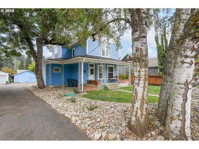 601 S WATER St, Silverton, OR 97381