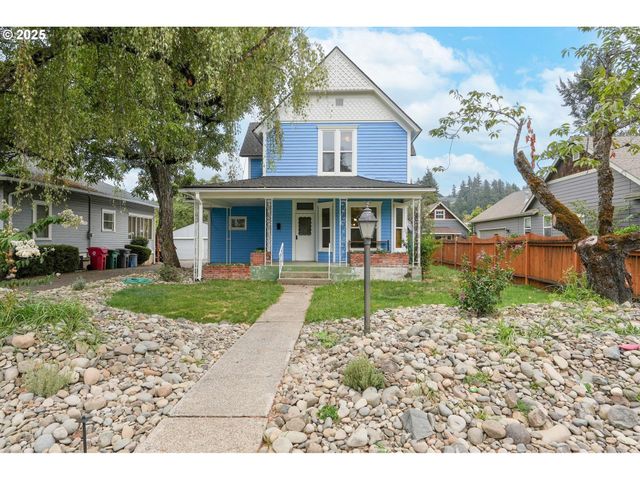 601 S WATER St, Silverton, OR 97381