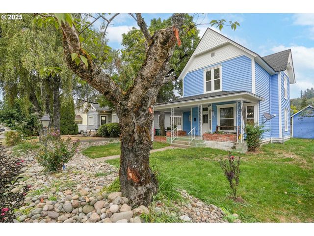 601 S WATER St, Silverton, OR 97381