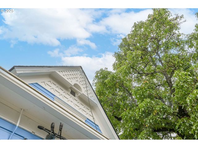 601 S WATER St, Silverton, OR 97381