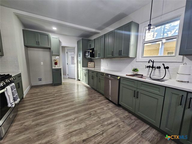 624 S Austin Street, Seguin, TX 78155