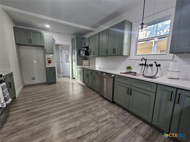 624 S Austin Street, Seguin, TX 78155