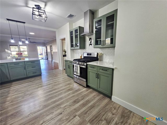 624 S Austin Street, Seguin, TX 78155