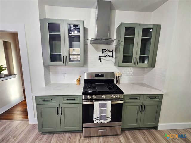 624 S Austin Street, Seguin, TX 78155