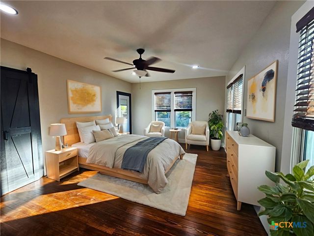 624 S Austin Street, Seguin, TX 78155