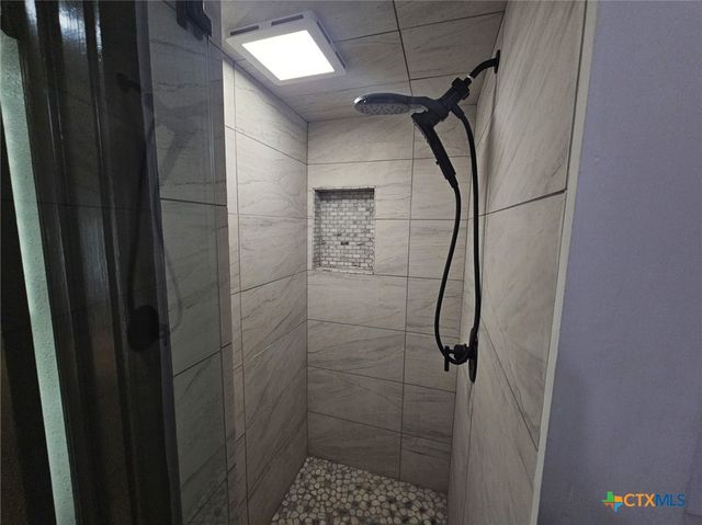 624 S Austin Street, Seguin, TX 78155