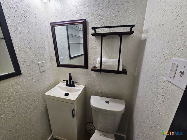 624 S Austin Street, Seguin, TX 78155