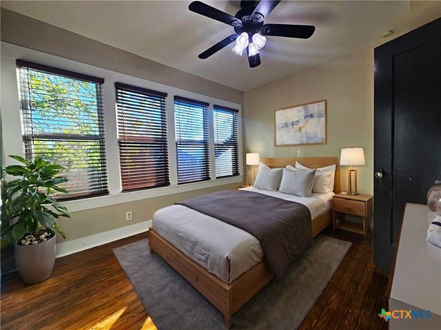 624 S Austin Street, Seguin, TX 78155