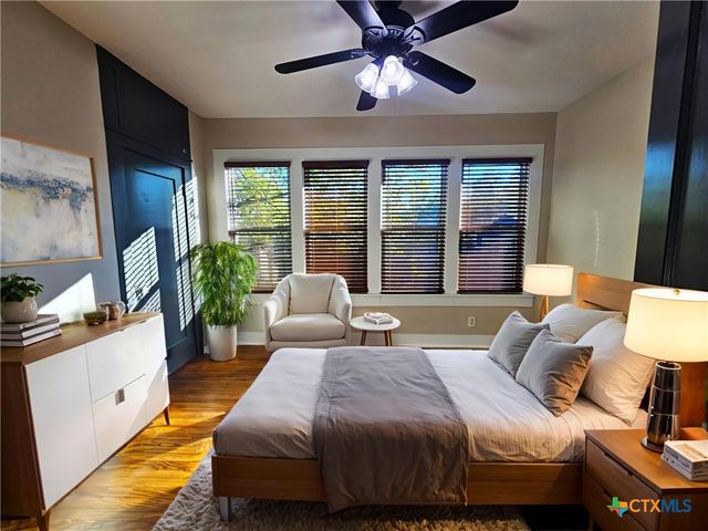 624 S Austin Street, Seguin, TX 78155