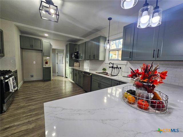 624 S Austin Street, Seguin, TX 78155