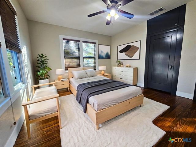 624 S Austin Street, Seguin, TX 78155