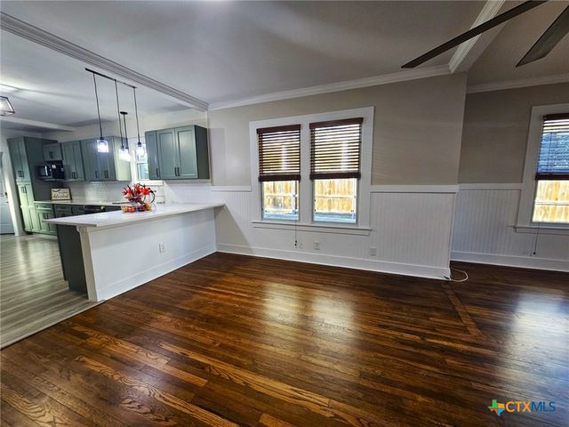 624 S Austin Street, Seguin, TX 78155