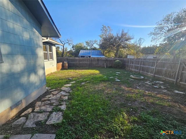 624 S Austin Street, Seguin, TX 78155