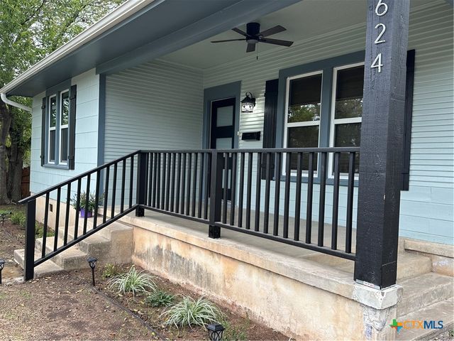 624 S Austin Street, Seguin, TX 78155