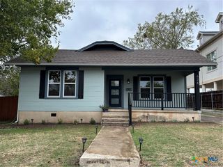 624 S Austin Street, Seguin, TX 78155