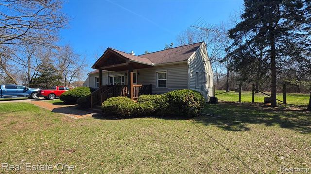 1288 Shoman Street, Waterford, MI 48327