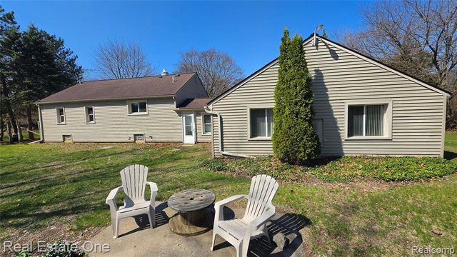 1288 Shoman Street, Waterford, MI 48327