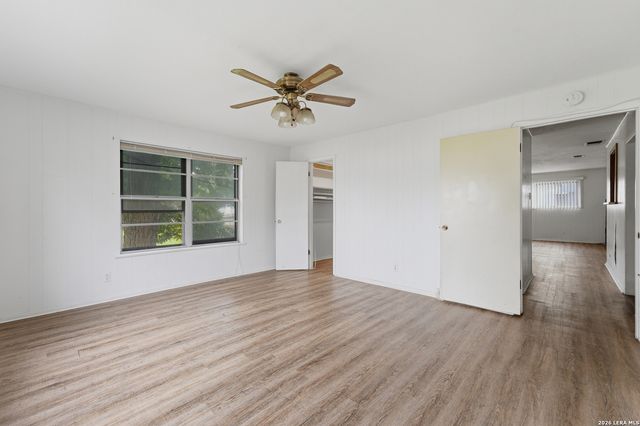 703 E Weinert, Seguin, TX 78155