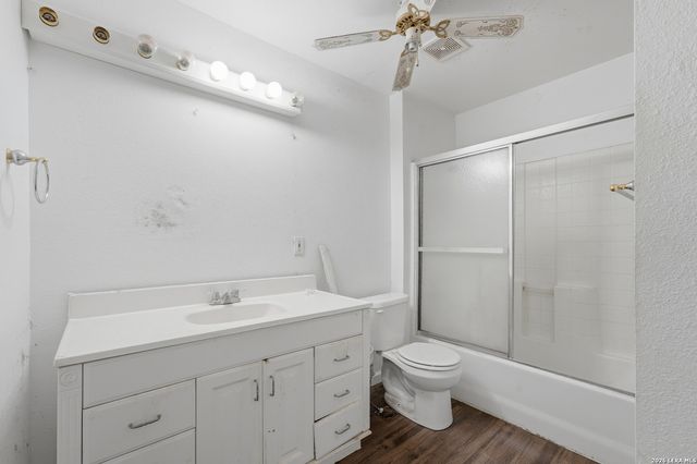 703 E Weinert, Seguin, TX 78155