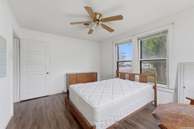 703 E Weinert, Seguin, TX 78155