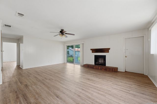 703 E Weinert, Seguin, TX 78155