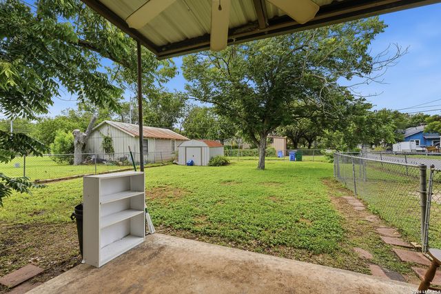 703 E Weinert, Seguin, TX 78155