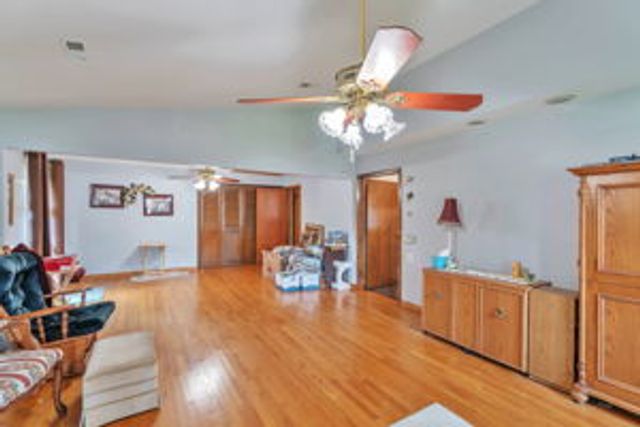 8001 Rutherford Avenue, Burbank, IL 60459