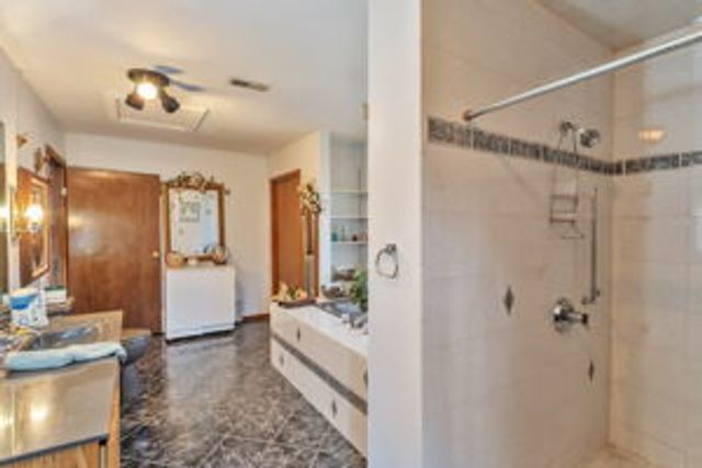 8001 Rutherford Avenue, Burbank, IL 60459