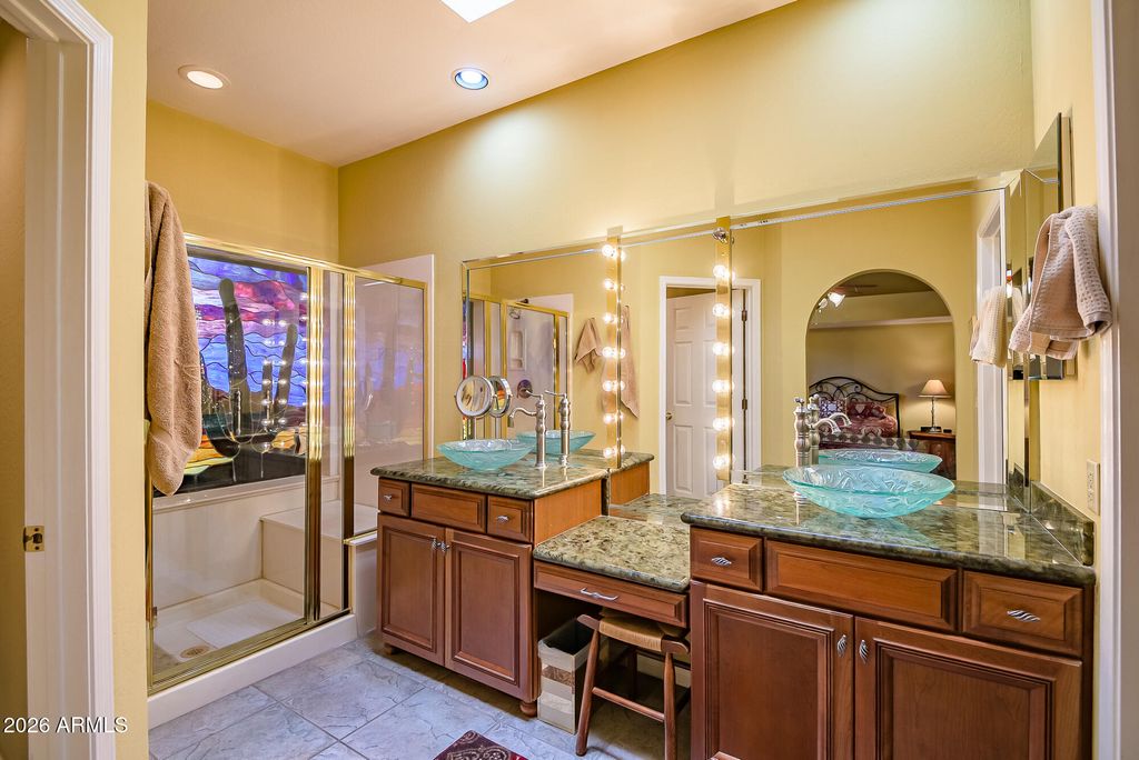 Image 11 of property listing at 4116 E Paradise Drive, Phoenix, AZ 85028