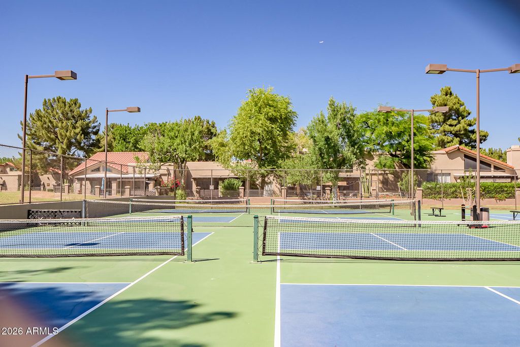 Image 6 of property listing at 4116 E Paradise Drive, Phoenix, AZ 85028