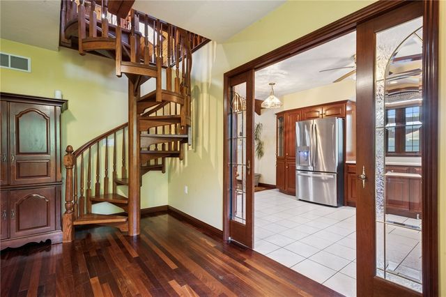 260 Jennie Dr, North Huntingdon, PA 15642