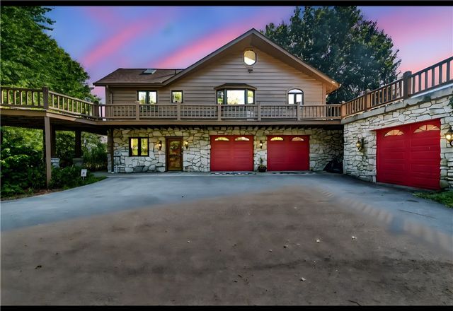 260 Jennie Dr, North Huntingdon, PA 15642